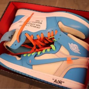 Off-White x Air Jordan 1 Retro High OG 'UNC Size 10 reps.